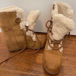 Sorel boots women’s size 9.
